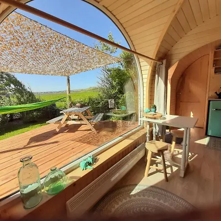 De Hut, In Natuurgebied En Vlakbij Het Campsite *