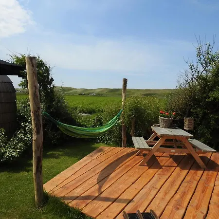 De Hut, In Natuurgebied En Vlakbij Het Campsite