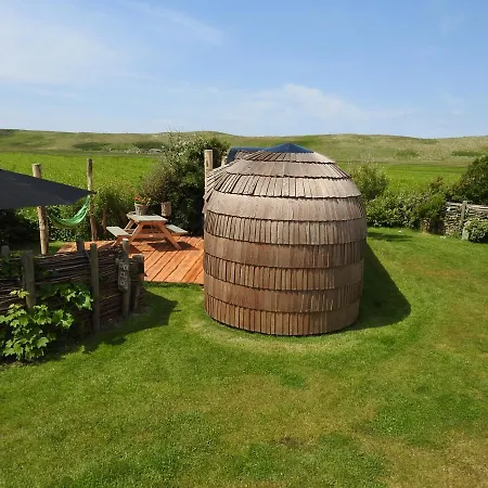 De Hut, In Natuurgebied En Vlakbij Het