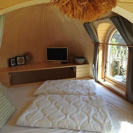 De Hut, In Natuurgebied En Vlakbij Het Camping