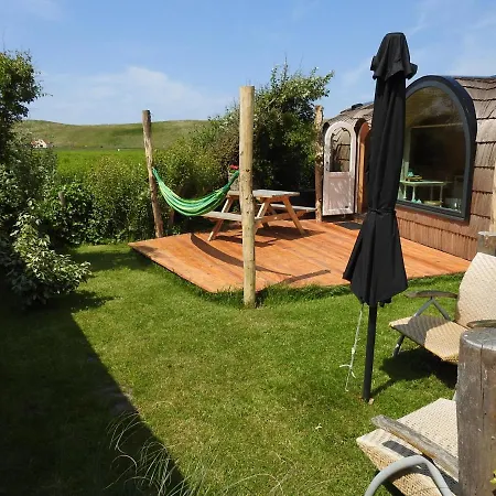 De Hut, In Natuurgebied En Vlakbij Het Camping