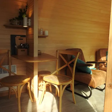 De Hut, In Natuurgebied En Vlakbij Het Campsite
