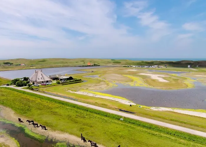 Camping De Hut, In Natuurgebied En Vlakbij Het *