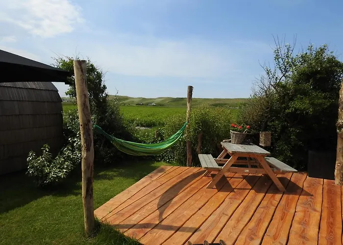 De Hut, In Natuurgebied En Vlakbij Het Camping